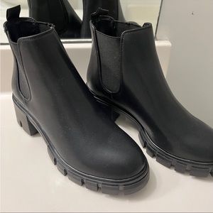 Steve Madden black booties size 9.5 NEW
